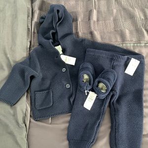 Gap 6-12 month blue knit set with booties